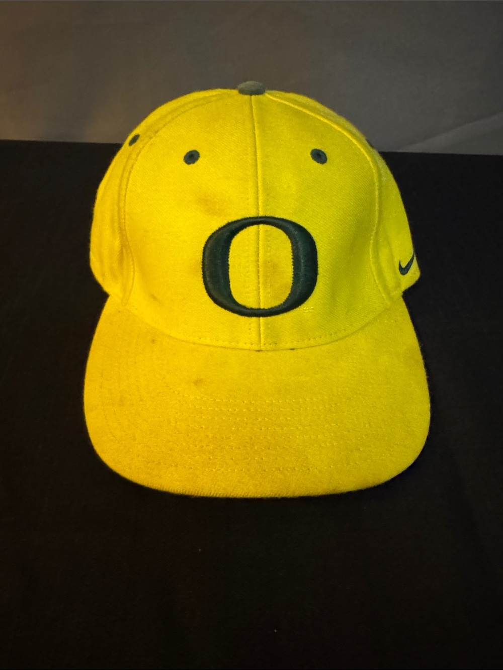 Nike Yellow Oregon Ducks Hat with Green 'O' Embroidered Logo
